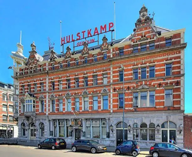 Het Hulstkamp-gebouw aan de Maaskade in Rotterdam